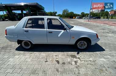 Лифтбек ЗАЗ 1103 Славута 2008 в 