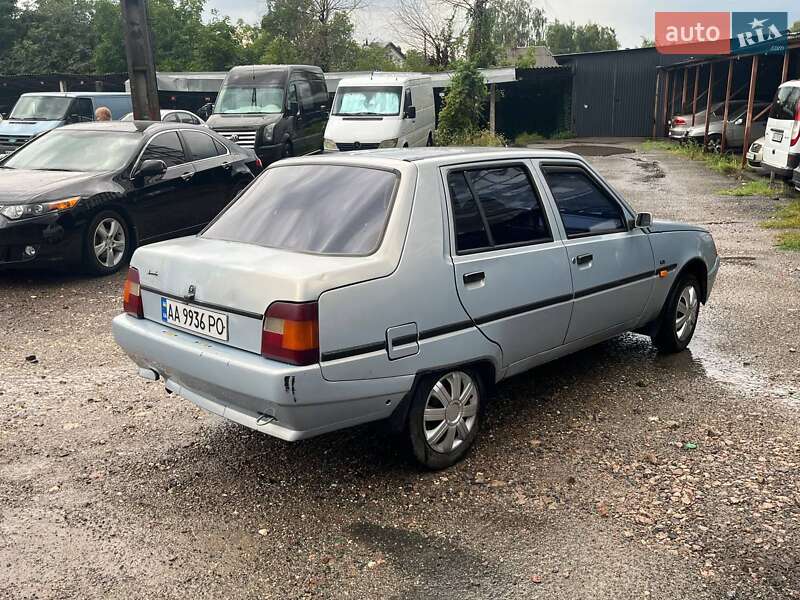 Лифтбек ЗАЗ 1103 Славута 2004 в Киеве