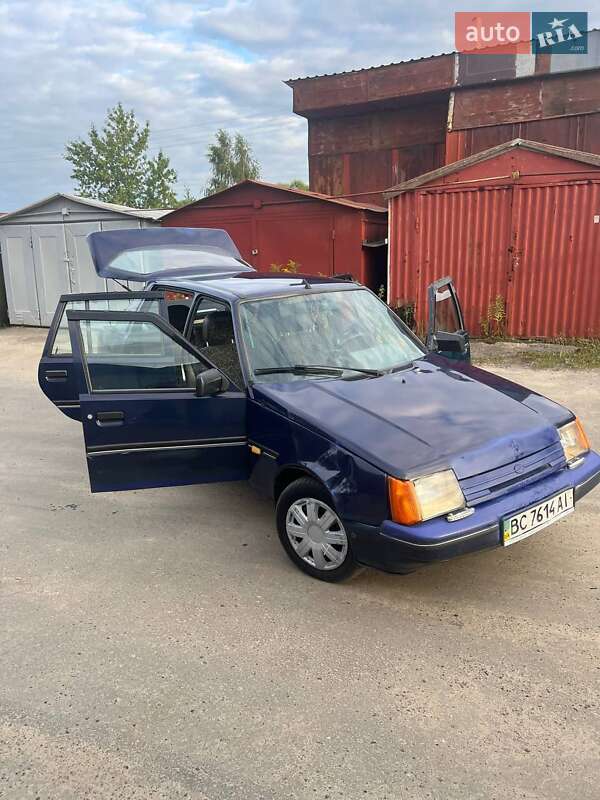 Лифтбек ЗАЗ 1103 Славута 2005 в Львове