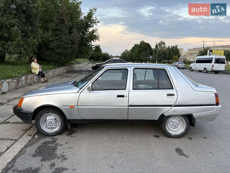 Лифтбек ЗАЗ 1103 Славута 2005 в Новоднестровске