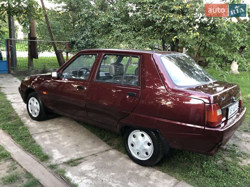 Лифтбек ЗАЗ 1103 Славута 2007 в Казатине