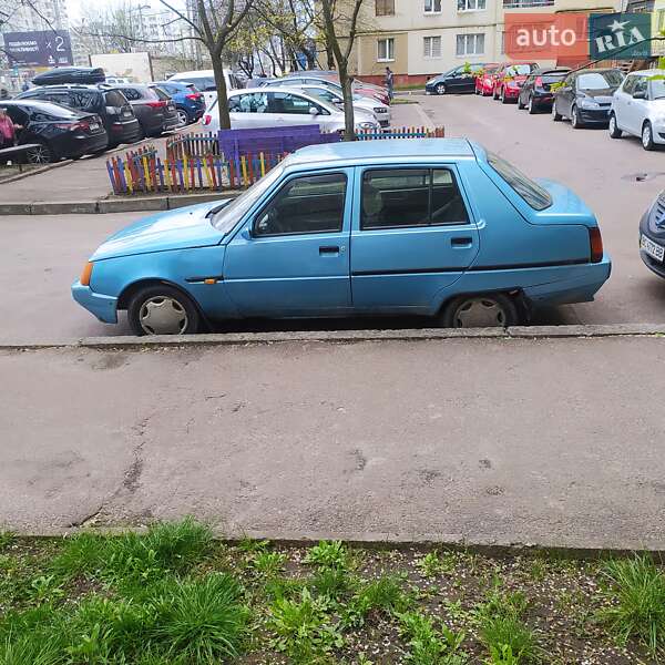Лифтбек ЗАЗ 1103 Славута 2004 в Львове