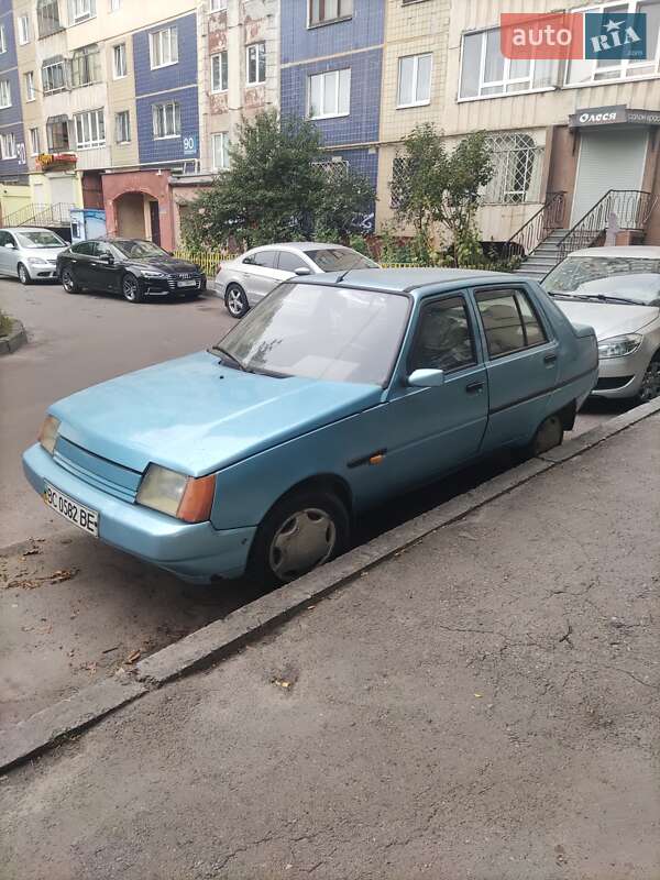 Лифтбек ЗАЗ 1103 Славута 2004 в Львове