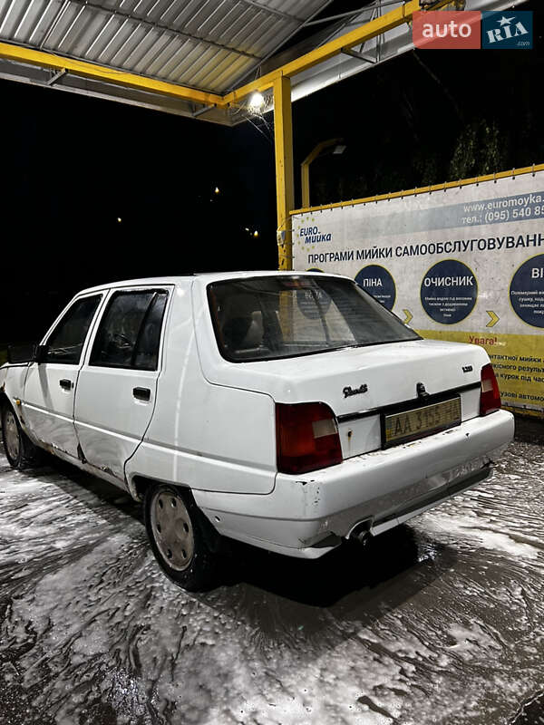 Лифтбек ЗАЗ 1103 Славута 2007 в Киеве