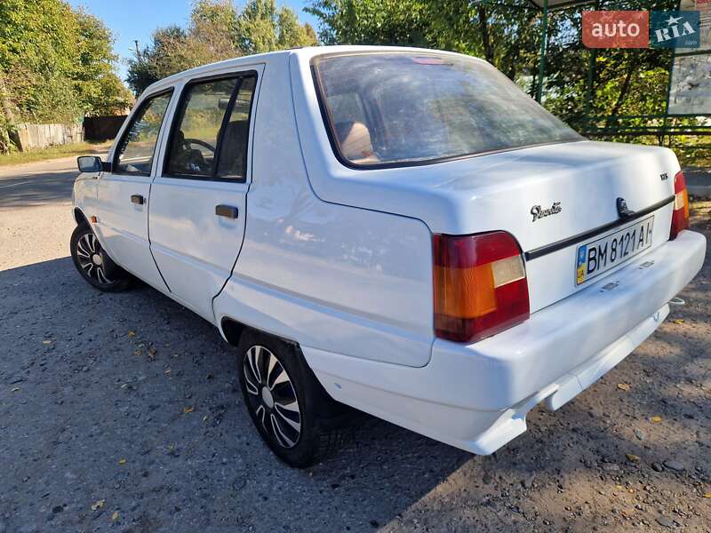 Лифтбек ЗАЗ 1103 Славута 2005 в Ромнах
