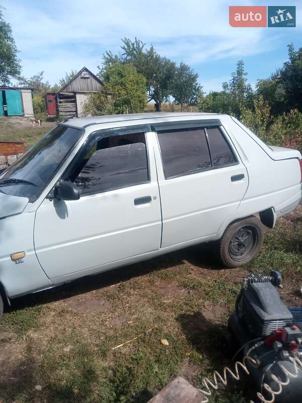 Лифтбек ЗАЗ 1103 Славута 1999 в Александровке (Краматорского района)