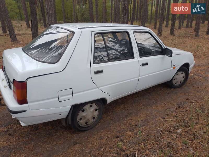 Лифтбек ЗАЗ 1103 Славута 2004 в Чигирине