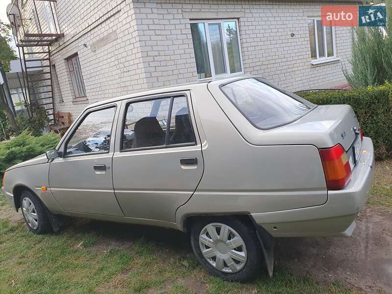 Лифтбек ЗАЗ 1103 Славута 2009 в Звенигородке