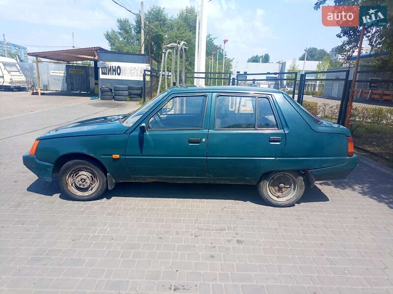 Лифтбек ЗАЗ 1103 Славута 2005 в Каменском