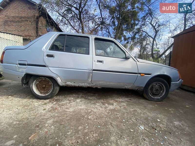 Ліфтбек ЗАЗ 1103 Славута 2004 в Львові