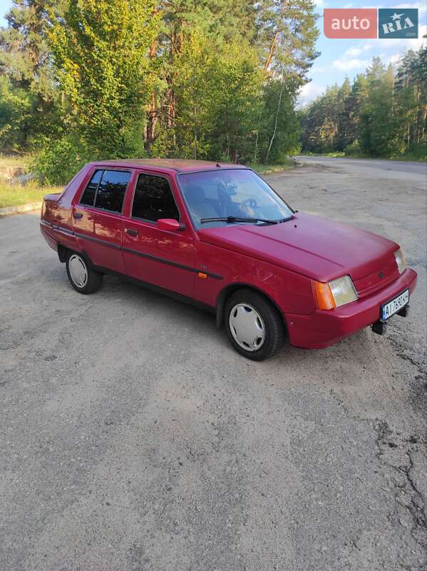 Лифтбек ЗАЗ 1103 Славута 2004 в Тараще