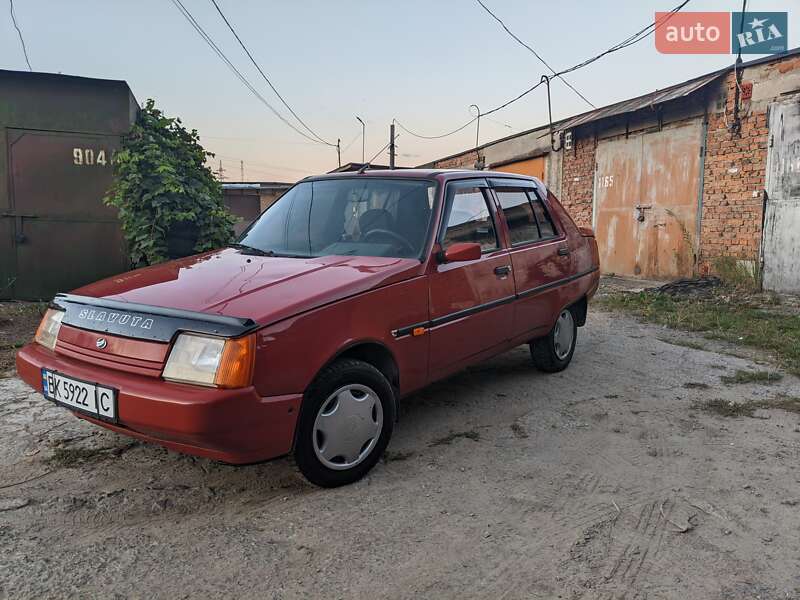 Лифтбек ЗАЗ 1103 Славута 2006 в Ровно