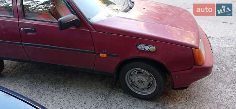 Лифтбек ЗАЗ 1103 Славута 2003 в Вараше