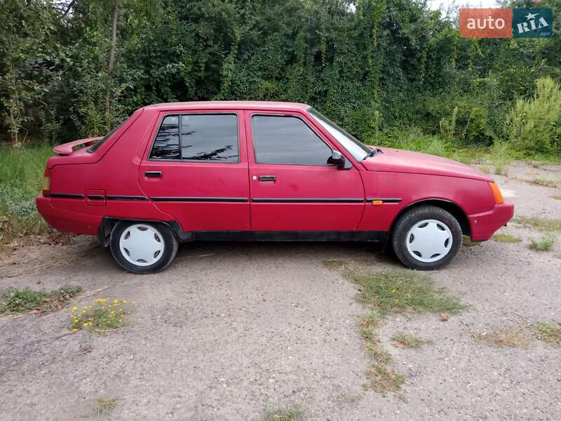 Ліфтбек ЗАЗ 1103 Славута 2002 в Чернівцях