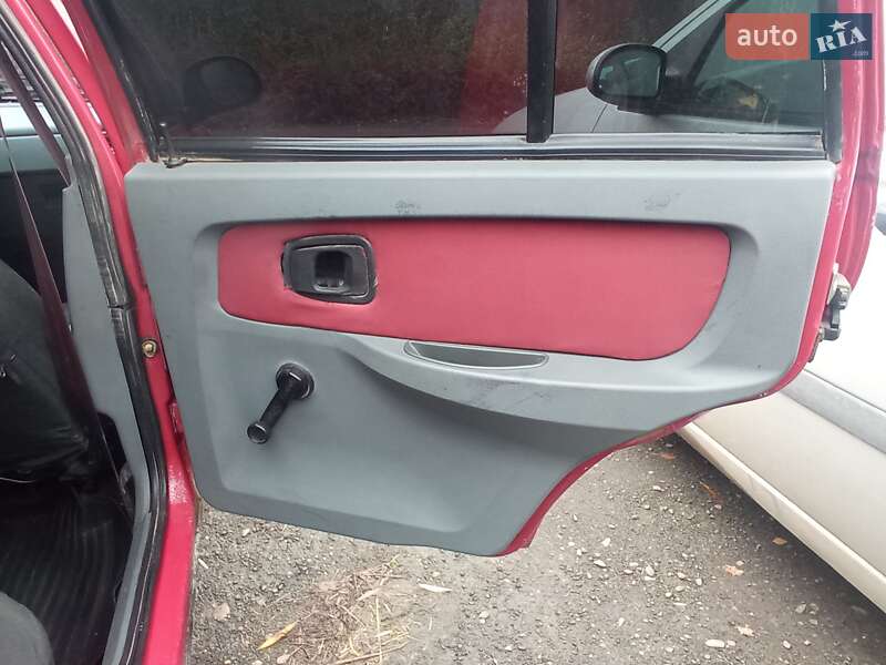 Ліфтбек ЗАЗ 1103 Славута 2002 в Чернівцях