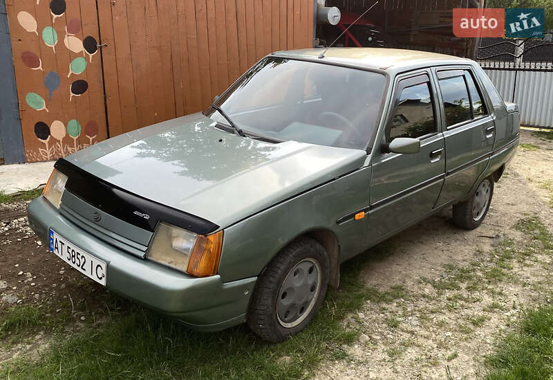 Лифтбек ЗАЗ 1103 Славута 2006 в Порогах