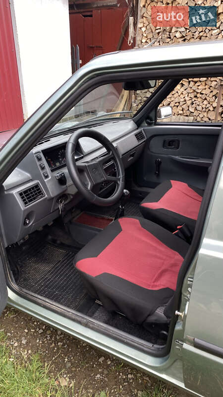 Лифтбек ЗАЗ 1103 Славута 2006 в Порогах