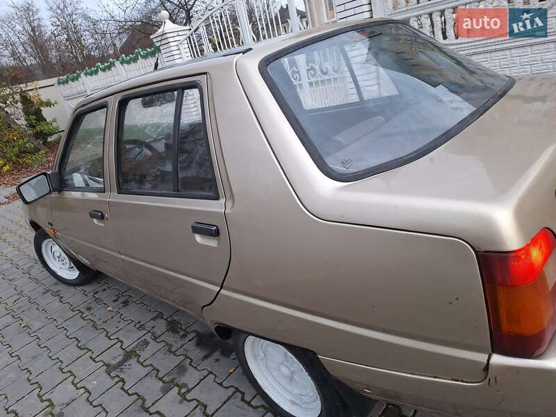 Лифтбек ЗАЗ 1103 Славута 2003 в Черновцах