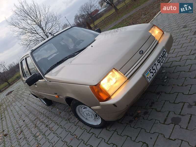 Лифтбек ЗАЗ 1103 Славута 2003 в Черновцах