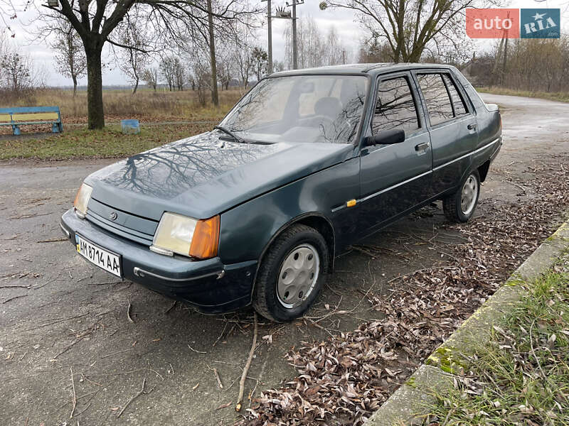 Лифтбек ЗАЗ 1103 Славута 2005 в Радомышле