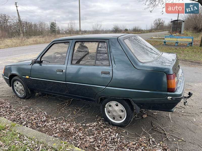 Лифтбек ЗАЗ 1103 Славута 2005 в Радомышле