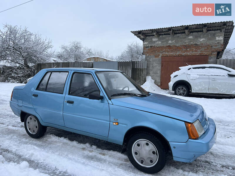 Лифтбек ЗАЗ 1103 Славута 2003 в Лозовой