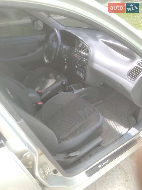 Седан ЗАЗ Lanos 2010 в Чернівцях