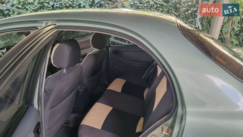 Седан ЗАЗ Lanos 2010 в Великой Александровке