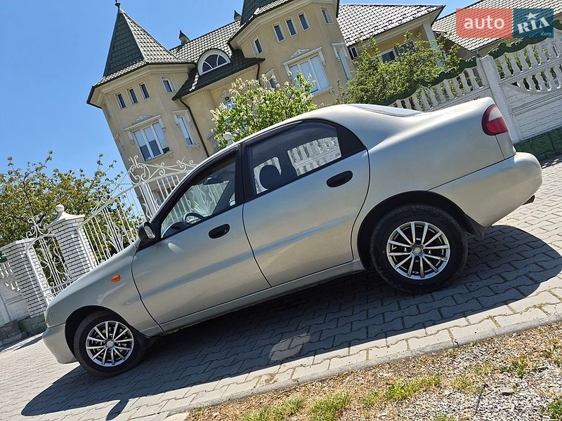 Седан ЗАЗ Lanos 2010 в Черновцах