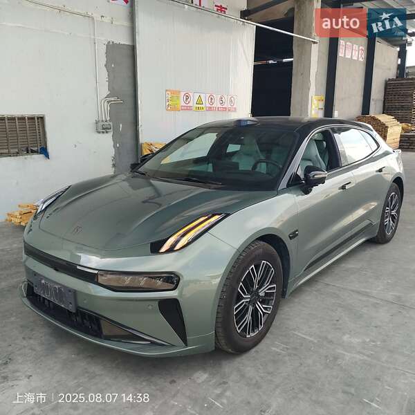 Zeekr 001 2025