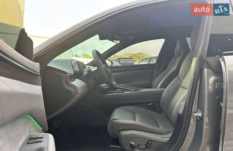 Внедорожник / Кроссовер Zeekr 001 2025 в Киеве