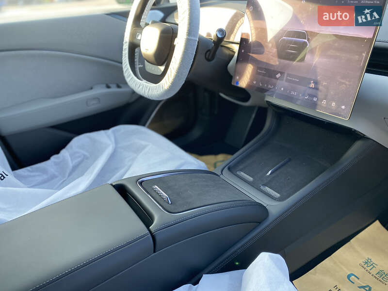 Седан Zeekr 007 2024 в Тернополе