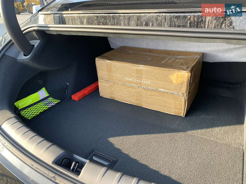 Седан Zeekr 007 2024 в Тернополе