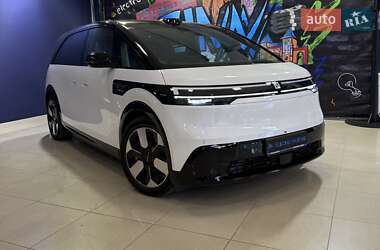 Минивэн Zeekr Mix 2024 в 
