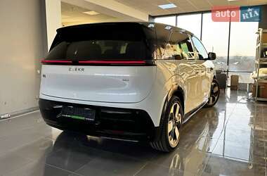 Минивэн Zeekr Mix 2025 в 