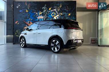 Мінівен Zeekr Mix 2024 в 
