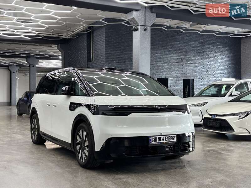Минивэн Zeekr Mix 2024 в Киеве