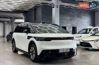 Минивэн Zeekr Mix 2024 в 