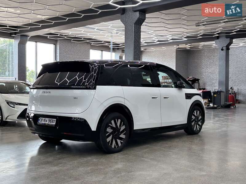 Минивэн Zeekr Mix 2024 в Киеве