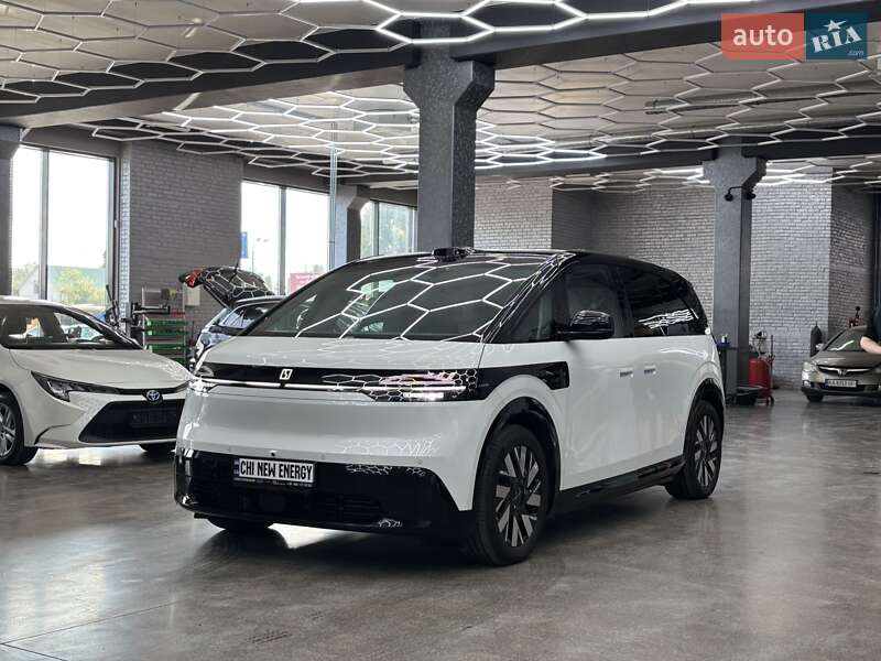 Минивэн Zeekr Mix 2024 в Киеве