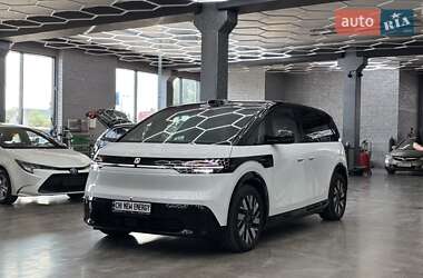 Минивэн Zeekr Mix 2024 в 
