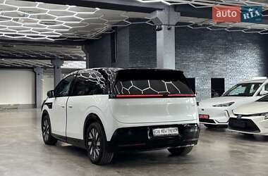 Минивэн Zeekr Mix 2024 в 