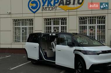 Мінівен Zeekr Mix 2024 в 