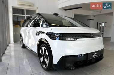 Минивэн Zeekr Mix 2025 в 