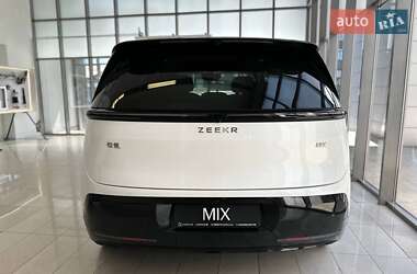 Минивэн Zeekr Mix 2025 в 