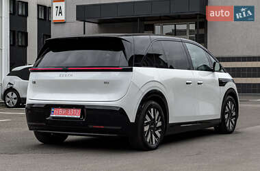 Минивэн Zeekr Mix 2024 в 