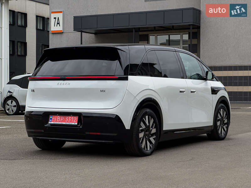 Мінівен Zeekr Mix 2025 в Києві