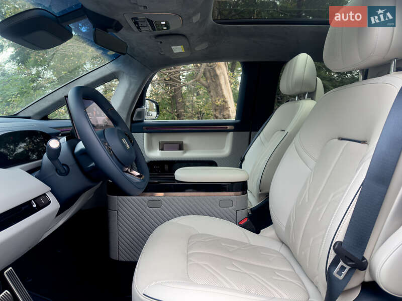 Мінівен Zeekr Mix 2025 в Києві