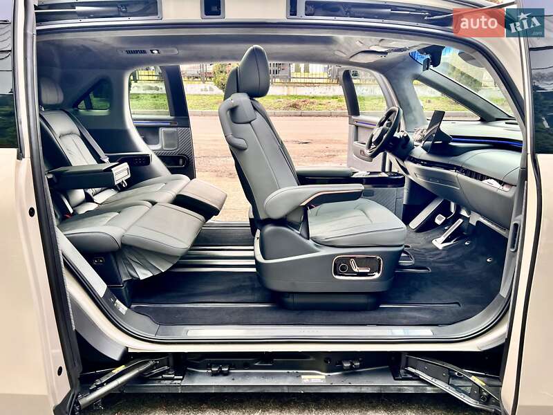 Мінівен Zeekr Mix 2024 в Києві