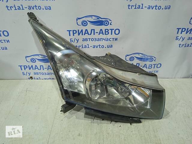 купить бу Фара правая Chevrolet Cruze J300 2009 (б/у) в Киеве